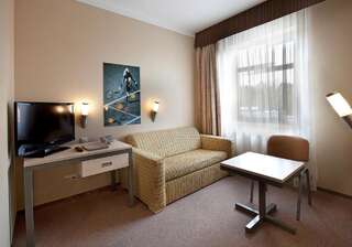 Отель Hotel Jarota Яроцин Двухместный номер с 1 кроватью или 2 отдельными кроватями-3