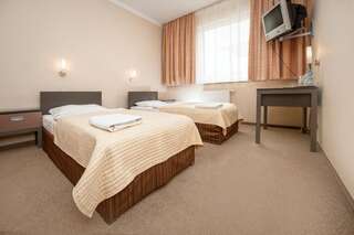 Отель Hotel Jarota Яроцин Двухместный номер с 1 кроватью или 2 отдельными кроватями-7